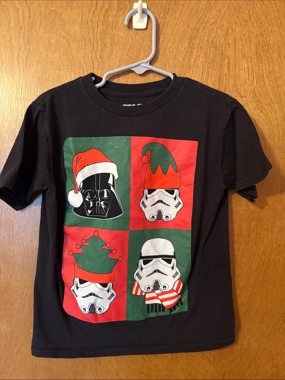 Star Wars Black Kids Short-Sleeve Holiday Graphic Tee with Red & Green Accents